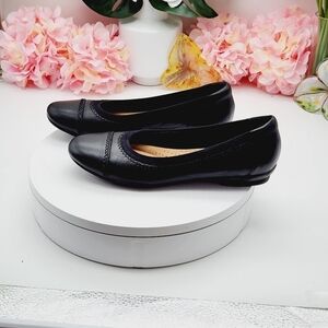 Clarks Women's Sara Leather Ballet Flats Size 8M